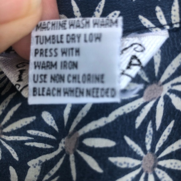 Silk blouse daisy print button down sleeveless vintage women’s small EUC - Picture 6 of 12